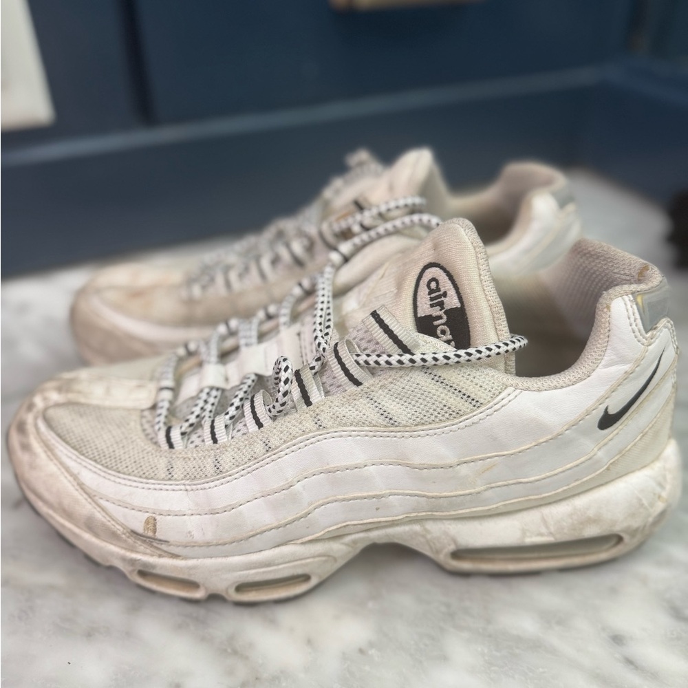 Nike Air Max 95 (White/Black) – Size 
8.5